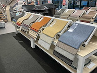Presentatie tafel met tapijtsamples (8x) - afbeelding 12 van  13
