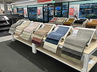 Presentatie tafel met tapijtsamples (8x) - afbeelding 13 van  13