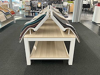 Presentatie tafel met tapijtsamples (8x) - afbeelding 3 van  13