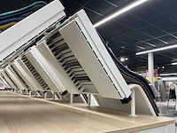 Presentatie tafel met tapijtsamples (8x) - afbeelding 5 van  13