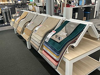 Presentatie tafel met tapijtsamples (8x) - afbeelding 7 van  13