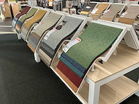 Presentatie tafel met tapijtsamples (8x) - afbeelding 9 van  13