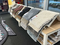 Presentatie tafel met tapijtsamples (8x) - afbeelding 4 van  13