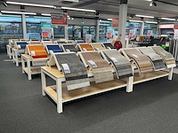 Presentatie tafel met tapijtsamples (8x) - afbeelding 1 van  13