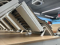 Presentatie tafel met tapijtsamples (8x) - afbeelding 9 van  13