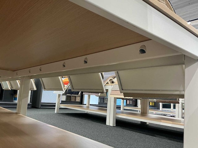 Presentatie tafel met tapijtsamples (8x) - afbeelding 10 van  13