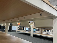 Presentatie tafel met tapijtsamples (8x) - afbeelding 10 van  13