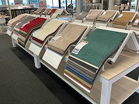 Presentatie tafel met tapijtsamples (8x) - afbeelding 2 van  14