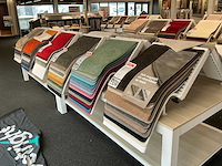 Presentatie tafel met tapijtsamples (8x) - afbeelding 4 van  14
