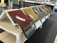 Presentatie tafel met tapijtsamples (8x) - afbeelding 6 van  14