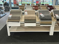 Presentatie tafel met tapijtsamples (8x) - afbeelding 7 van  14