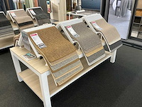 Presentatie tafel met tapijtsamples (8x) - afbeelding 2 van  11