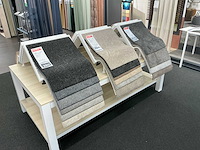 Presentatie tafel met tapijtsamples (8x) - afbeelding 3 van  11