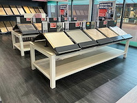 Presentatie tafel met vinyl samples (2x)