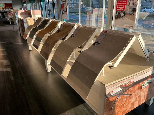 Presentatie tafel met vinyl samples (4x) - afbeelding 6 van  8