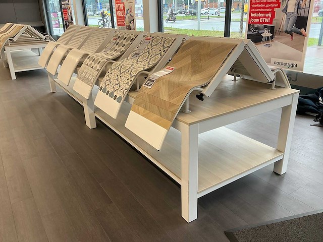 Presentatie tafel met vinyls amples (4x) - afbeelding 1 van  9