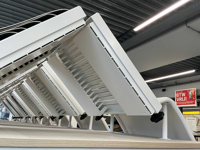 Presentatie tafel met vinyls amples (4x) - afbeelding 6 van  9