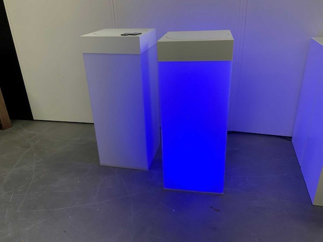 Presentatie zuil (2x) - afbeelding 1 van  2