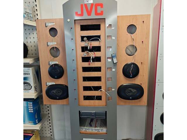 Presentatiekast met autoradio's, jvc - afbeelding 1 van  3