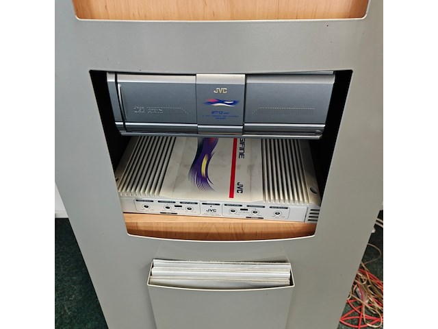 Presentatiekast met autoradio's, jvc - afbeelding 2 van  3