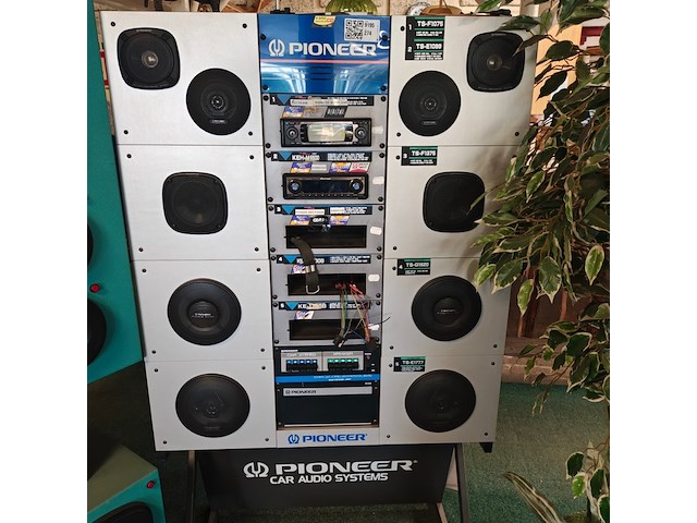 Presentatiekast met autoradio's, pioneer - afbeelding 1 van  1