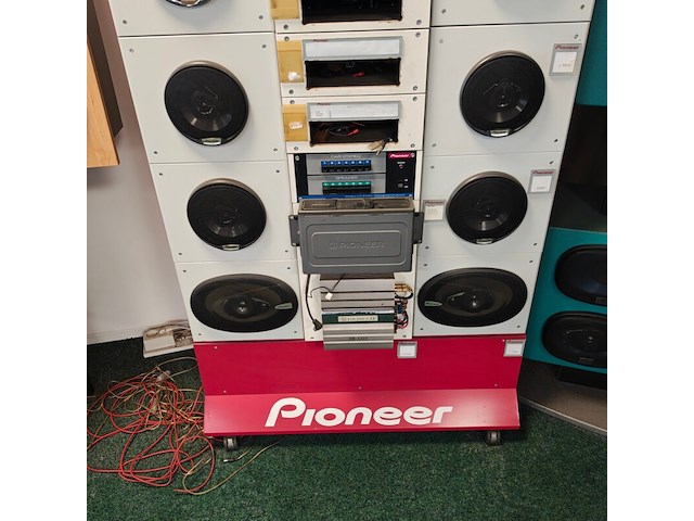 Presentatiekast met autoradio's, pioneer - afbeelding 2 van  2