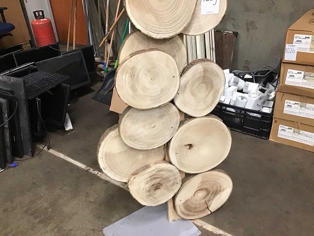 Presentatiemeubel met boomstamschijven - afbeelding 2 van  4