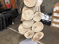 Presentatiemeubel met boomstamschijven - afbeelding 2 van  4
