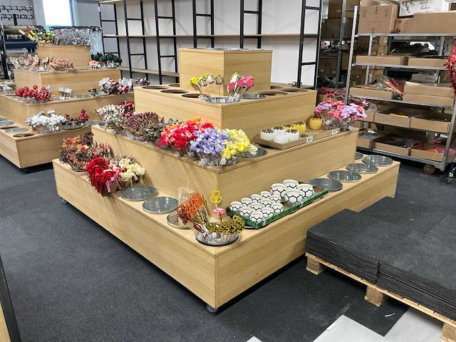 Presentatiemeubel met emmers (4x) - afbeelding 8 van  9