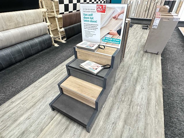 Presentatiemeubel traptrede (2x) - afbeelding 3 van  4