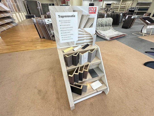 Presentatiemeubel traptrede (2x) - afbeelding 2 van  3