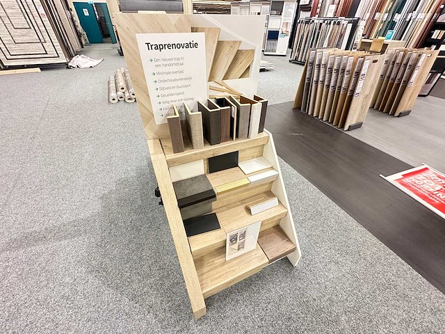 Presentatiemeubel traptrede (2x) - afbeelding 1 van  5