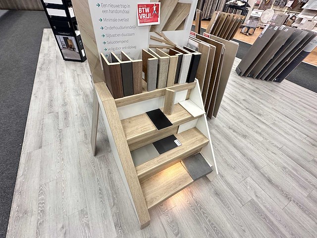 Presentatiemeubel traptrede (2x) - afbeelding 2 van  4