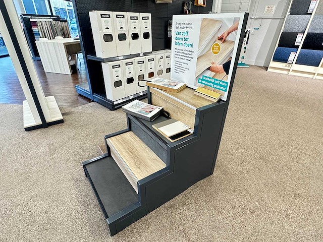 Presentatiemeubel traptrede - afbeelding 1 van  4