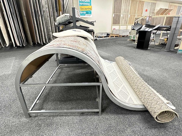 Presentatiemeubel voor vloerkleden - afbeelding 1 van  2