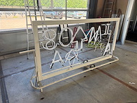Presentatierek / ophangrek voor neonletters en lichtreclame (2x)