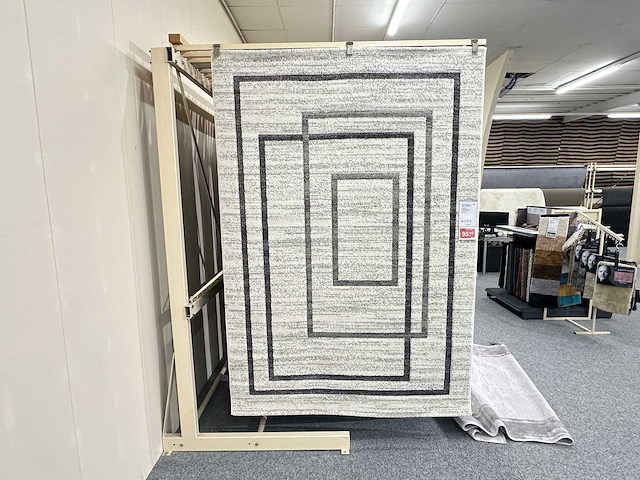 Presentatierek voor vloerkleden - afbeelding 1 van  5