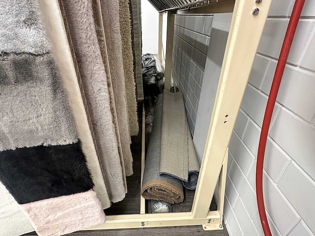 Presentatierek voor vloerkleden - afbeelding 4 van  5