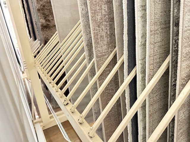 Presentatierek voor vloerkleden - afbeelding 4 van  5