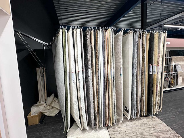 Presentatierek voor vloerkleden - afbeelding 1 van  5