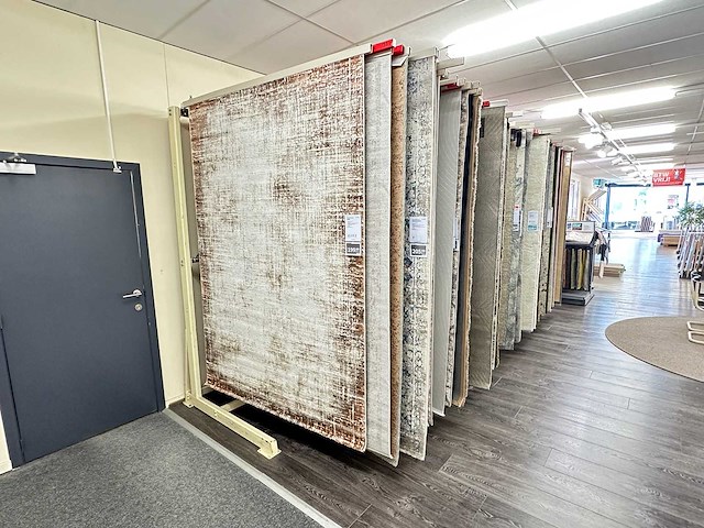 Presentatierek voor vloerkleden - afbeelding 1 van  5