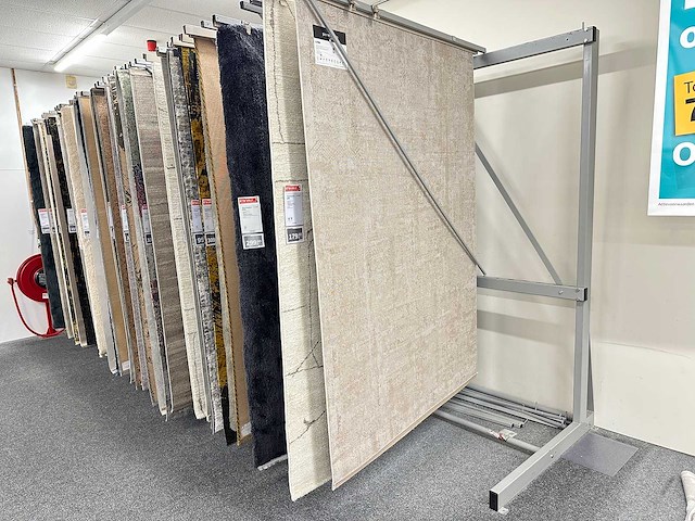 Presentatierek voor vloerkleden - afbeelding 1 van  4