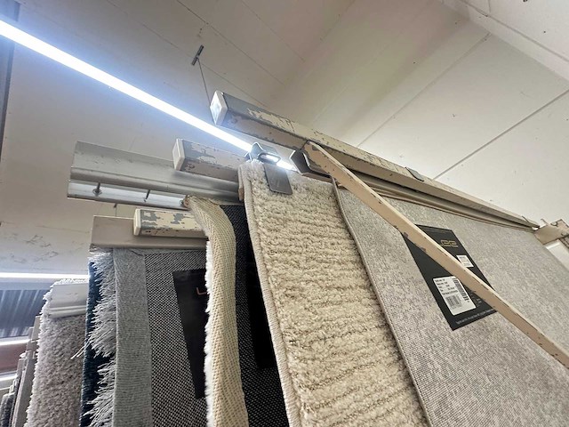 Presentatierek voor vloerkleden - afbeelding 6 van  6