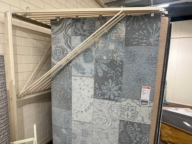 Presentatierek voor vloerkleden - afbeelding 1 van  4