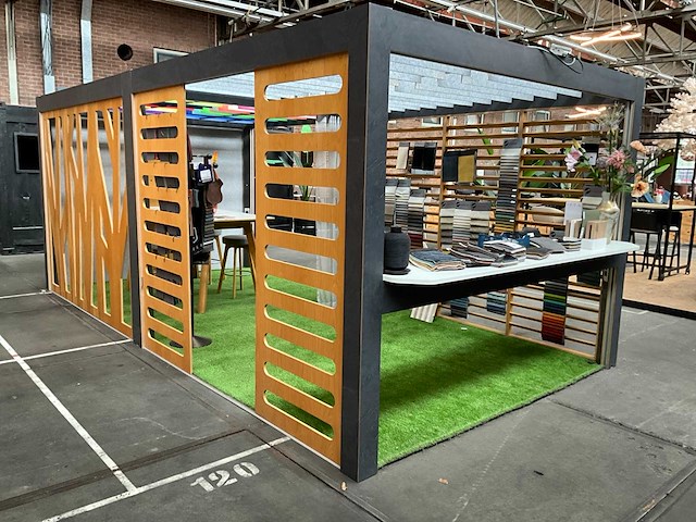 Presentatieruimte 600x300x240cm v.v. licht- stroomvoorziening - afbeelding 2 van  9