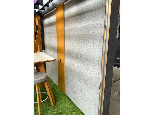 Presentatieruimte 600x300x240cm v.v. licht- stroomvoorziening - afbeelding 4 van  9
