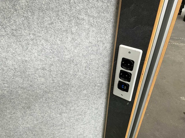 Presentatieruimte 600x300x240cm v.v. licht- stroomvoorziening - afbeelding 5 van  9