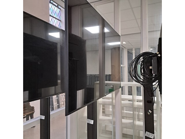 Presentatiescherm 65inch - afbeelding 1 van  5