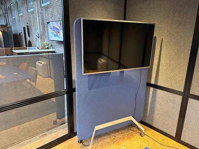 Presentatiescherm op mobiele standaard - afbeelding 1 van  5