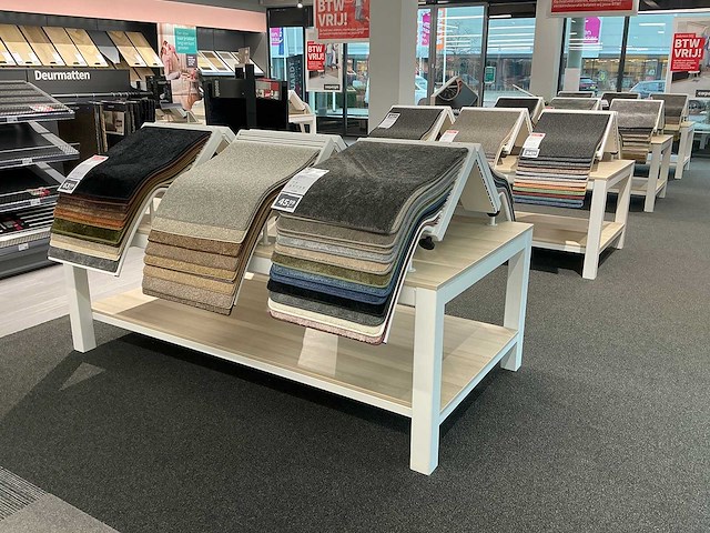 Presentatietafel met tapijt samples (4x) - afbeelding 1 van  13